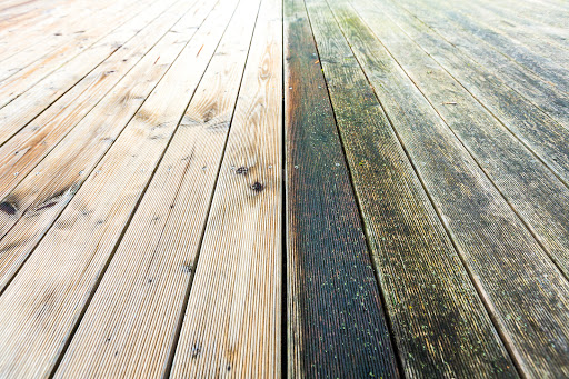 Photo de LSS - Lemesle Sols Services - Nettoyage de vos sols extérieurs en Normandie (aire de jeux, terrasse, piscine, allées)