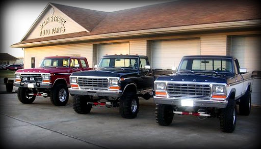 Lee's Garage - Visual