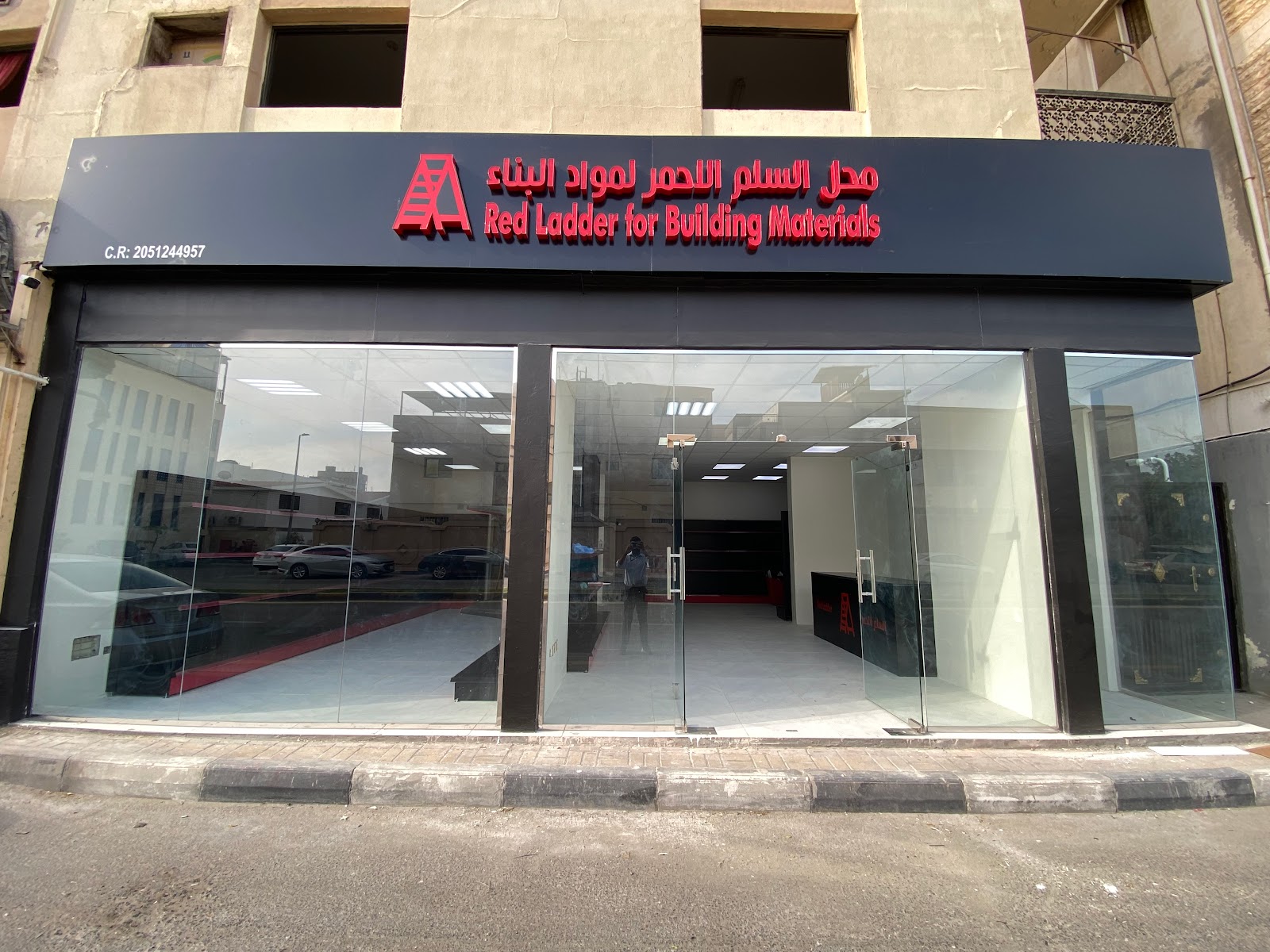 السلم الاحمر لمواد البناء Red Ladder For Building Materials - صورة 2