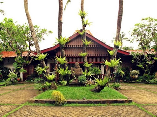 Museum In The Centre Of The Garden, Author: Joko Yuwono