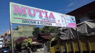 Photos of Mutia Acecoris & Toys