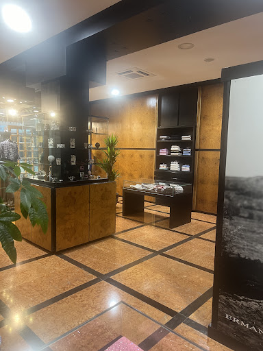 Petronius Luxury Boutique - Thumbnail