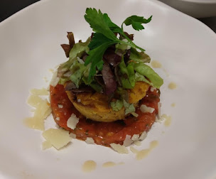 Photo n°5 de Traiteur le coq hardi à Tessy-Bocage (Restaurant)