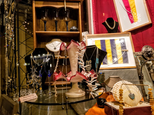 Carolyn Yost Estate Jewelry and Stonington Antiques Etcetera Gallery - United States