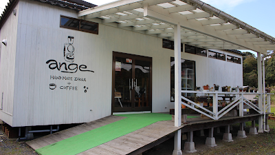 ange HAND MADE ZAKKA +COFFEE（アンジュ ハンドメイド雑貨 カフェ）