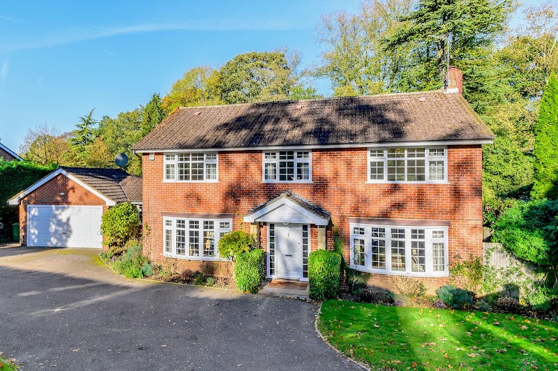 V&H Homes - Ashtead photo 3