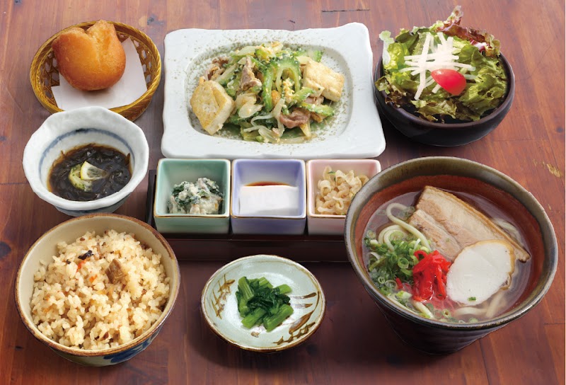 沖縄料理あだんKITTE博多店