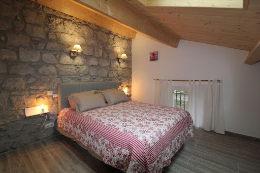 Photo de Maison de Mon Père : Chambre d'hôtes avec piscine spa sauna et hammam, à la campagne, proche Grotte Chauvet, Ardèche à Saint-Alban-Auriolles (07120)