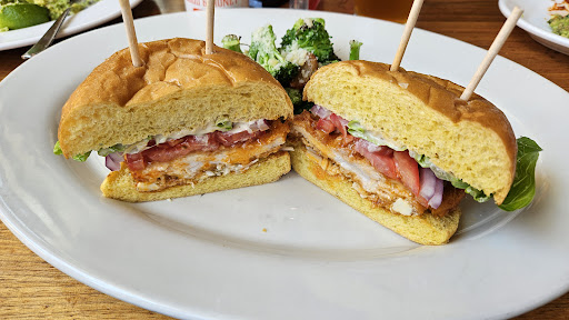 Doc B's Restaurant - Visual