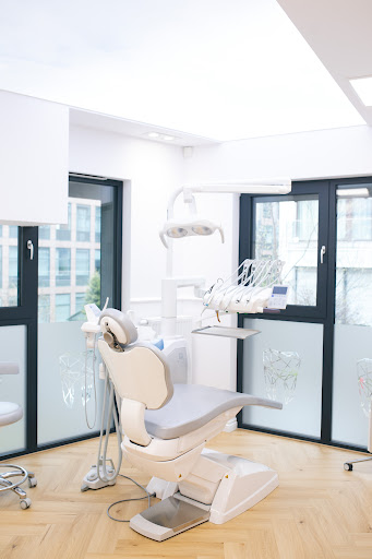 Uśmiech na 6. Nowoczesna Stomatologia | Ortodonta | Chirurg | Implanty | Licówki | Bonding | Tomograf 3D | Dentysta