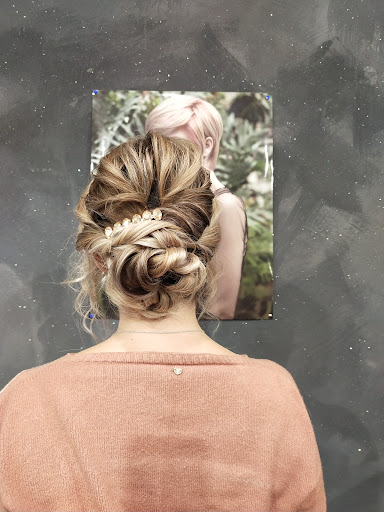 Creare Arte è parrucchiere,estetica, abiti da sposa