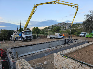 Photo n°8 de BRI'O PISCINES - EP Construction et Rénovation piscines depuis 1999 - SARL Eaux et Piscines Construction à Saint-Rémy-de-Provence (Piscine)