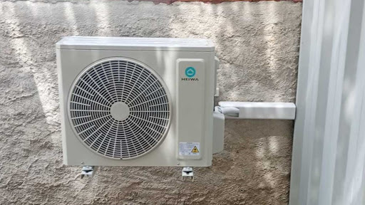 Vous rêvez d'un intérieur à la température parfaite, peu importe la saison ? Faites confiance à Madame et Monsieur Machuret & Co !

En tant qu'installateur agréé Mitsubishi Electric, nous vous garantissons une pose soignée, performante et parfaitement intégrée à votre décoration (comme sur ces images de nos récentes installations d'unités intérieures et extérieures).

Pourquoi choisir nos services ?

Esthétique & Discrétion : Des unités intérieures au design moderne qui se fondent dans vos pièces.

Performance : Des blocs extérieurs robustes et optimisés pour de vraies économies d'énergie.

Savoir-faire : Une installation réalisée dans les règles de l'art par des professionnels agréés.

👉 Profitez d'un devis gratuit et personnalisé !
📞 Contactez-nous directement au 04 70 99 03 88 pour concrétiser votre projet de climatisation multi-split.