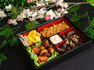 Photo n°26 de Savane & Mousson Streetfood - Le Bus à Paris (Restaurant de cuisine fusion asiatique)