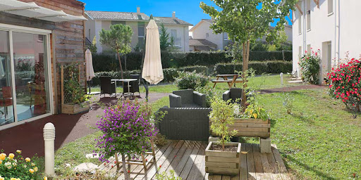 Photo de Villa Rose de Mons | Résidence services proche de Bordeaux à Saint-Morillon (33650)