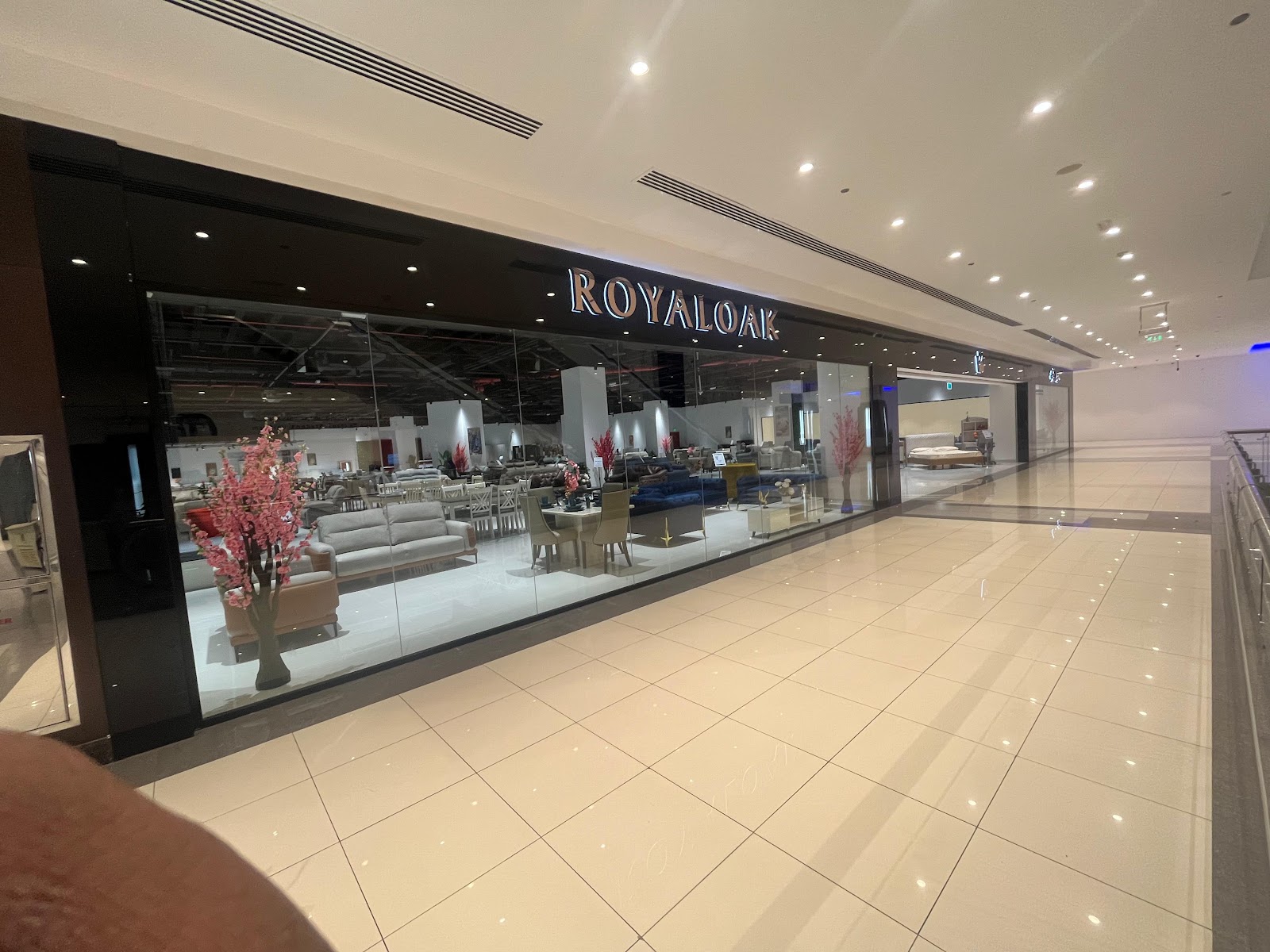 Royaloak Furniture Rak Mall Showroom - صورة 2