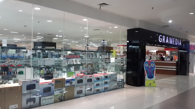 Gramedia Mega Bekasi Hypermall, Author: S LUTENA SUPER LUTEIN