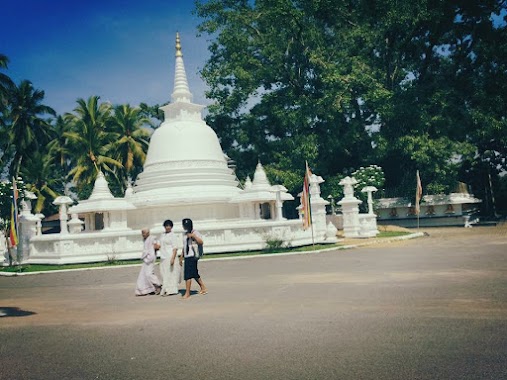 Eeayam Poruwa Raja Maha Viharaya, Author: Sukumal Harischandra