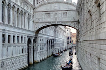 Ponte dei Sospiri, Venice, Italy