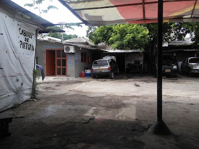 Photos of TOL&Uacute; MOTORS