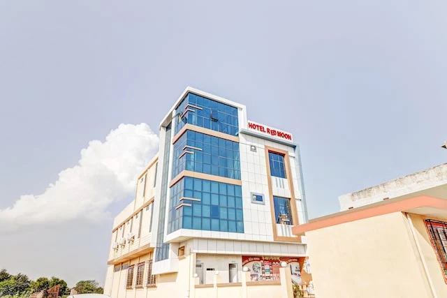 OYO 46501 Hotel Red Moon