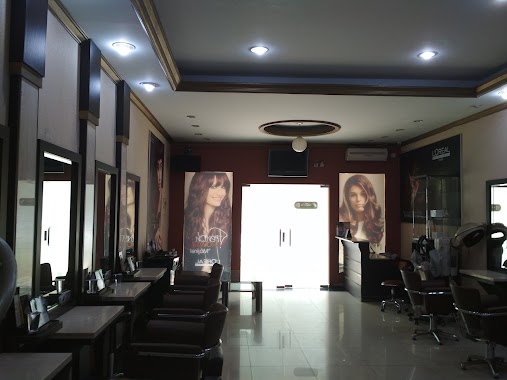 Jeunese Salon, Author: Michael Julius