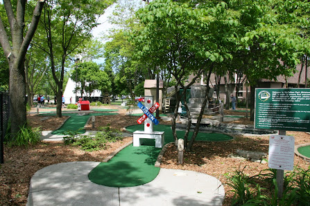 Photo Adventure Falls Sprayground, Mini Golf & Sport Courts Miniature golf