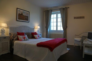 Photo n°15 de Moulin Notre-Dame : Chambres d'hôtes Saint Emilion Gironde à Saint-Genès-de-Castillon (Hébergement d'intérieur)