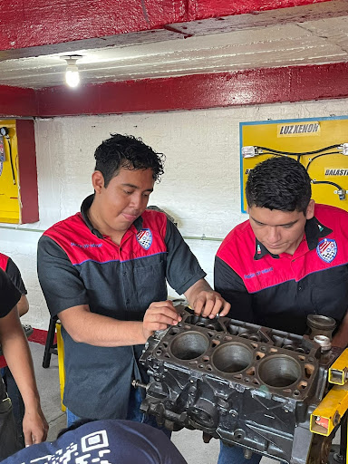 Escuela de Mecánica Automotriz Grupo Holandés Juchitán Gallery - Mexico