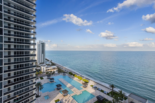 Beach Club Hallandale - Official Realtor