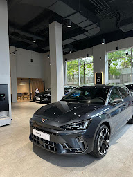 Photo n°3 de CUPRA Rueil-Malmaison - Car Lovers à Rueil-Malmaison (Concessionnaire Cupra)