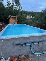 Photo n°29 de Rénovation, création piscines polyester Var, ADC-polyester à Roquebrune-sur-Argens (Société de construction de piscine)