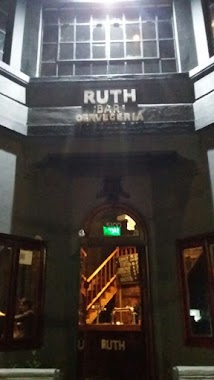 Ruth Bar Cervecería, Author: Leandro Gagiotti