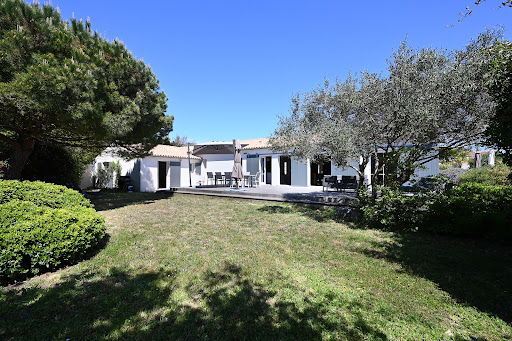 Photo de Villa Mer- Les Grenettes -île de Ré- Bord de Mer, Piscine 350 M2 6 Suites