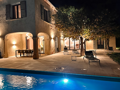 Photo de Villa Le Mas du Roulier, hébergement d'exception avec piscine et vue magique sur les Volcans d'Auvergne