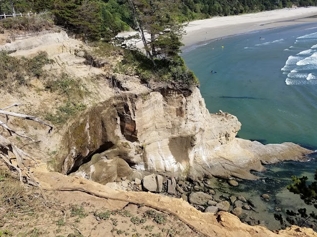 Devils Punchbowl State Natural Area