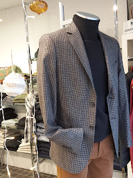 Photo n°10 de Emergence à Morestel (Magasin de vêtements pour hommes)