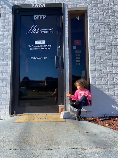 Her Studios - Visual