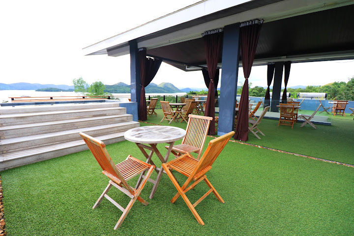 The Funny Lion - Coron by null