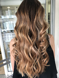 Photo n°14 de BALATA Salon De Coiffure spécialistes ombre hair balayage blond couleur gloss et soin du cheveux à La Tronche (Salon de coiffure)