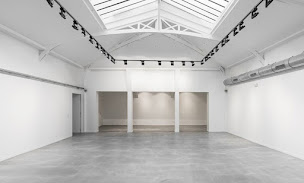 Photo n°1 de Opening Soon à Paris (Agence immobilière industrielle)