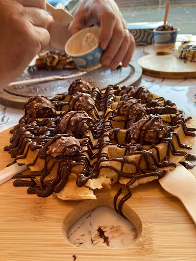 Queen Desserts - Thumbnail