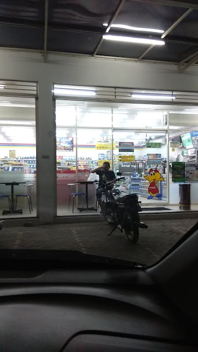 Photos of Indomaret Raya Mastrip