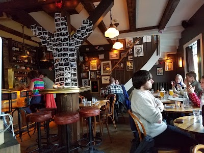 Photos of S&aelig;ta Sv&iacute;ni&eth; Gastropub