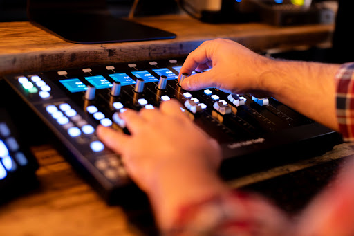 Lowe Frequency - Visual
