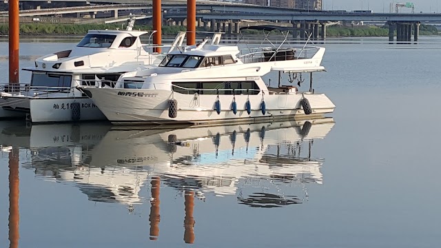 Dadaocheng Pier Plaza