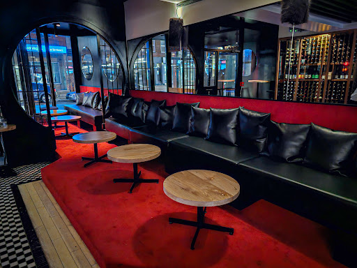 Jules Bar - Visual