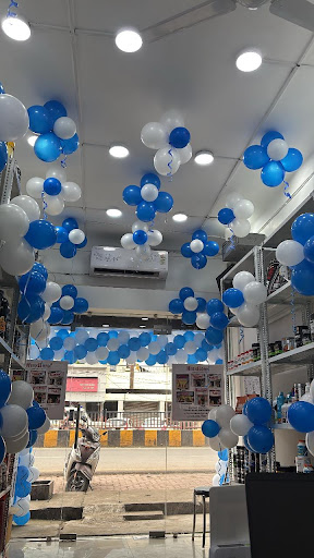 HighBorn Protein Mart ki Grand Opening par Mayur Events & Catering dwara ki gayi shandar balloon… post image