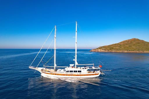 4U Yachting - Yacht Charter - Brokerage - Management / Yat Kiralama Satış ve Yönetim