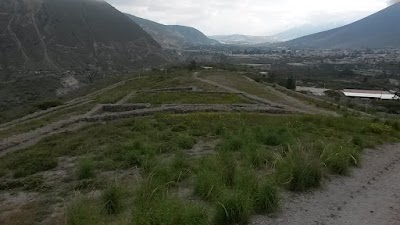 Photos of Pucar&aacute; de Rumicucho / Ruins / Ruinss